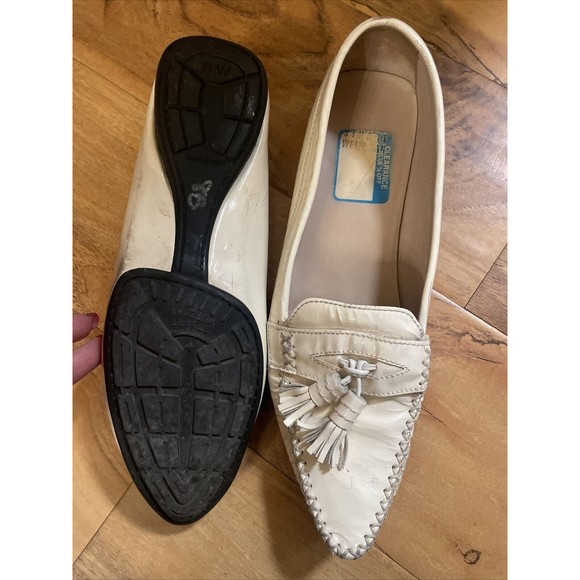 Stuart Weitzman Pointed Toe Tassel Loafer Flats White Womens 9M Patent Leather - Picture 6 of 14